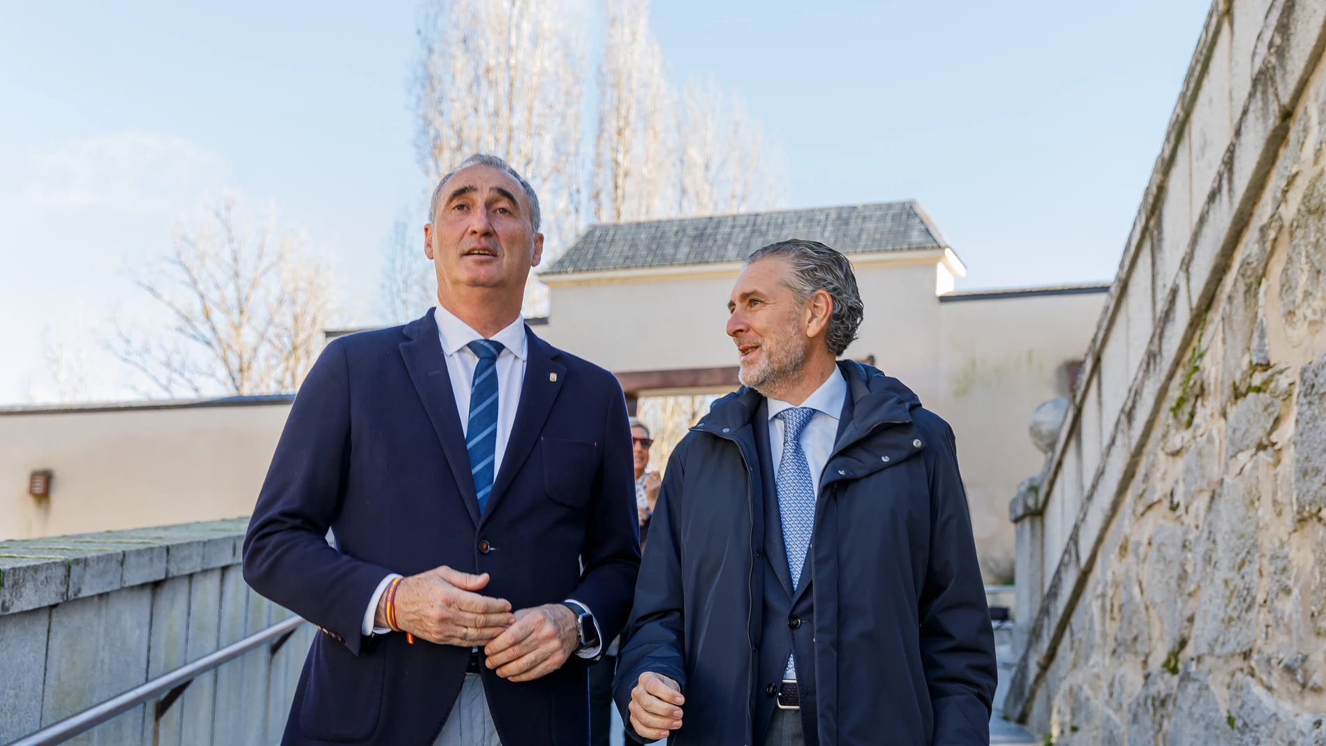 El presidente de la Federación Empresarial Segoviana (FES), Andrés Ortega, junto al alcalde José Mazarías