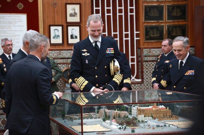 El Rey Felipe VI en su visita a la Escuela de Suboficiales de la Armada 