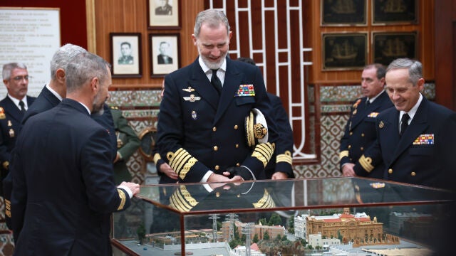 El Rey Felipe VI en su visita a la Escuela de Suboficiales de la Armada 