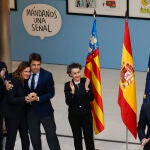 El ministro de Transportes, Óscar Puente (d), el president de la Generalitat, Carlos Mazón (3º i), la alcaldesa, María José Catalá, y la presidenta de la Autoridad Portuaria, Mar Chao (c)