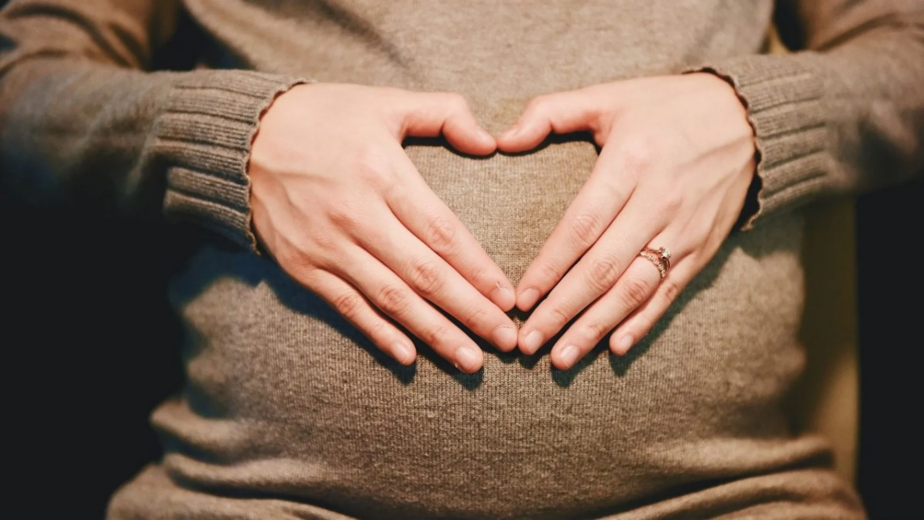 Este tipo de embarazo ectópico abdominal es peligroso y generalmente no puede desarrollarse adecuadamente.