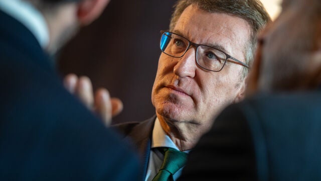 El presidente del PP, Alberto Núñez Feijóo, interviene en un encuentro con el Consejo Asesor de la Fundación Reformismo 21 sobre actualidad política y social, y calidad institucional