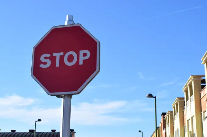 La DGT instalará sistemas de vigilancia en las señales de Stop