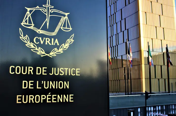La Justicia europea insta a España a hacer fijos a miles de interinos: estas son las claves de la resolución