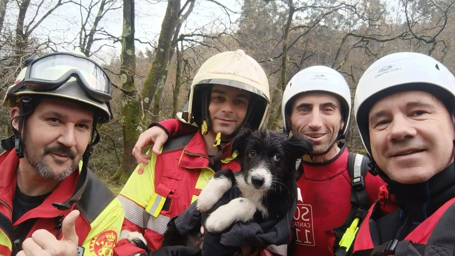 Rescatan a un cachorro atrapado en un río en Cantabria