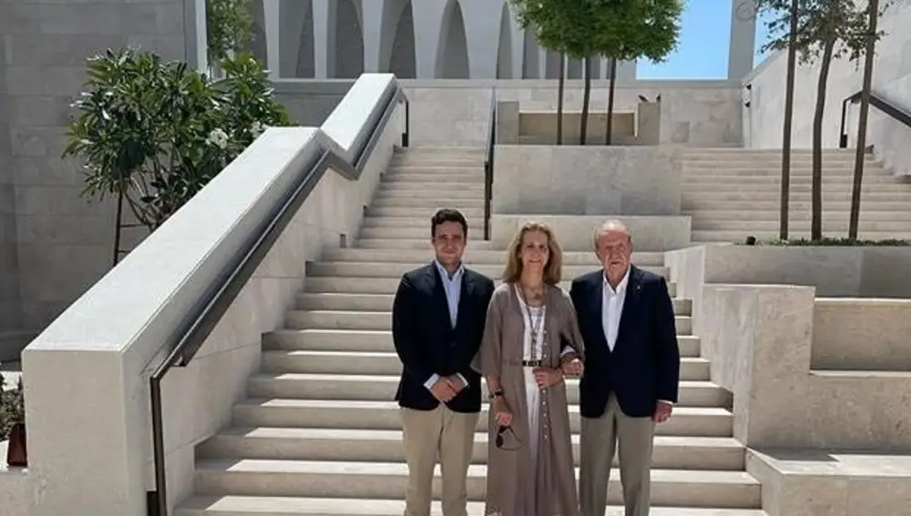 El Rey Juan Carlos, la Infanta Elena y Froilán, juntos en Abu Dabi 