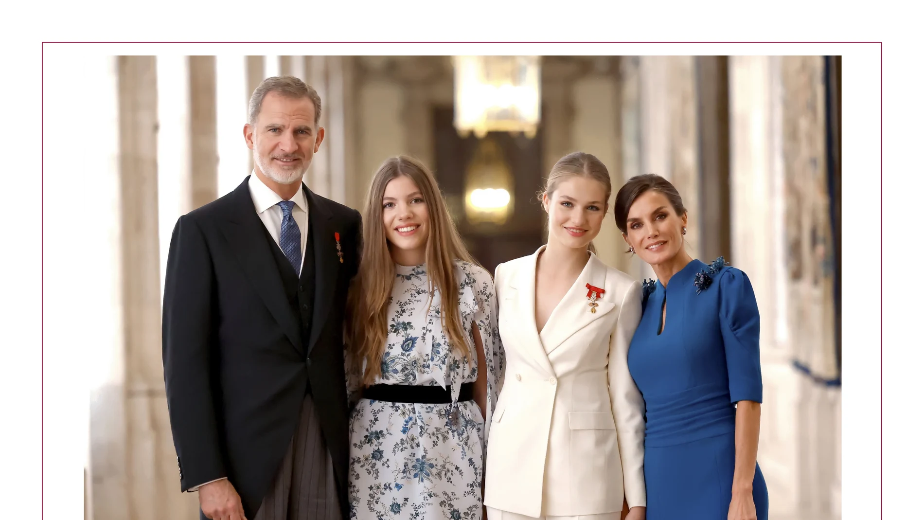  Felicitación navideña de la familia real en la que aparecen el rey Felipe VI (i) y la reina Letizia (d), la princesa Leonor (2-d) y la infanta Sofía (2-i). 