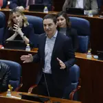  El portavoz del PSOE en la Asamblea de Madrid, Juan Lobato, interviene durante la sesión de control de la Asamblea.
