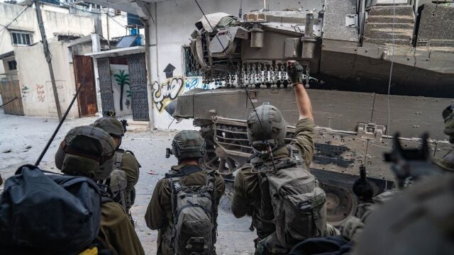 Imagen facilitada por el Ejército israelí de varios soldados israelíes durante sus operaciones de última hora en la franja de Gaza. Israel recuperó el cuerpo de otros dos secuestrados en Gaza, dos militares, en una operación en la Franja palestina, informó este viernes el Ejército israelí. 