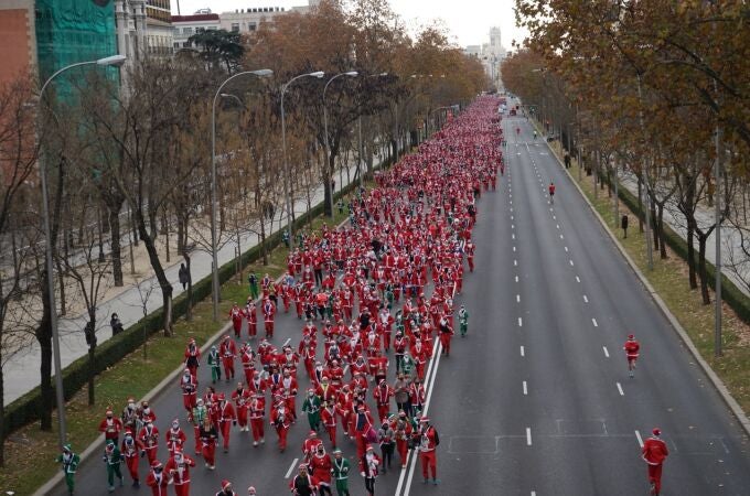 Una carrera solidaria inundará el Paseo de la Castellana con Papá Noel de protagonista