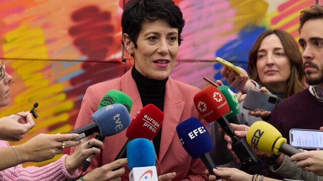Elma Saiz se reúne con responsables de organizaciones sindicales y de organizaciones empresariales