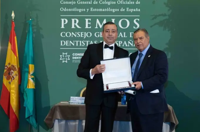 El Consejo de Dentistas premia a la Fundación AMA por su compromiso con los más desfavorecidos