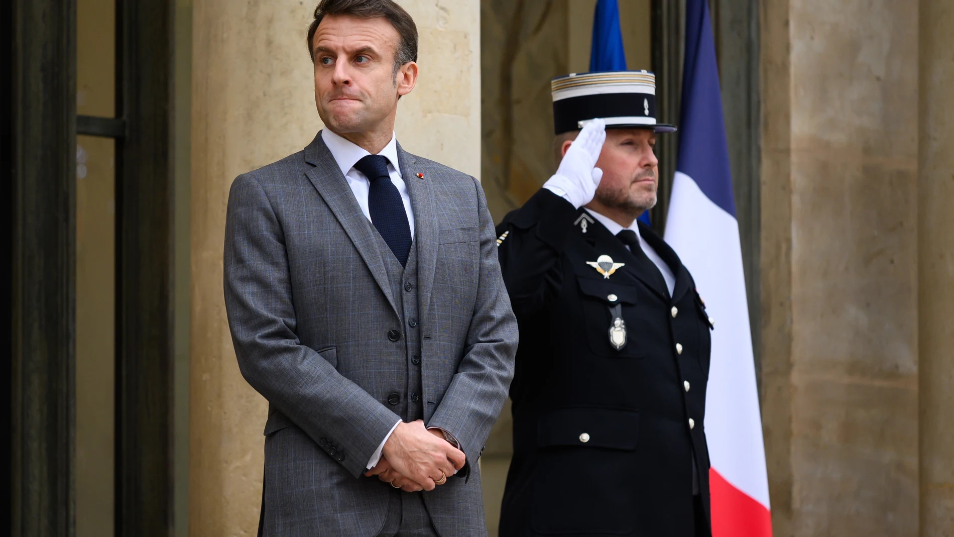December 13, 2023, Paris, Ile-de-France (region, France: French President Emmanuel Macron on the steps of the Palais de l'Elysee, December 13, 2023.13/12/2023
