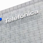 Economía.- Telefónica repunta un 3,2% en Bolsa tras el anuncio del Gobierno de comprar hasta un 10% de su accionariado