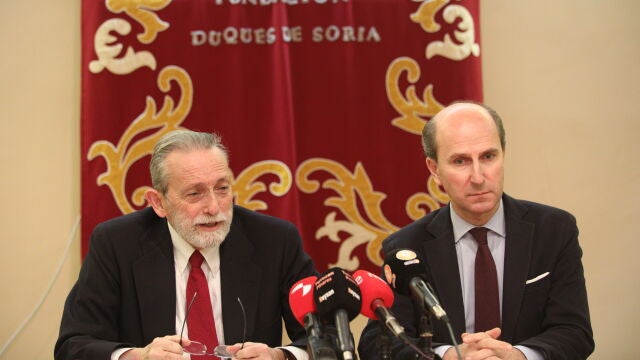 José María Rodríguez-Ponga, secretario general de la Fundación Duques de Soria y Jaime Olmedo, vicepresidente, atienden a la prensa