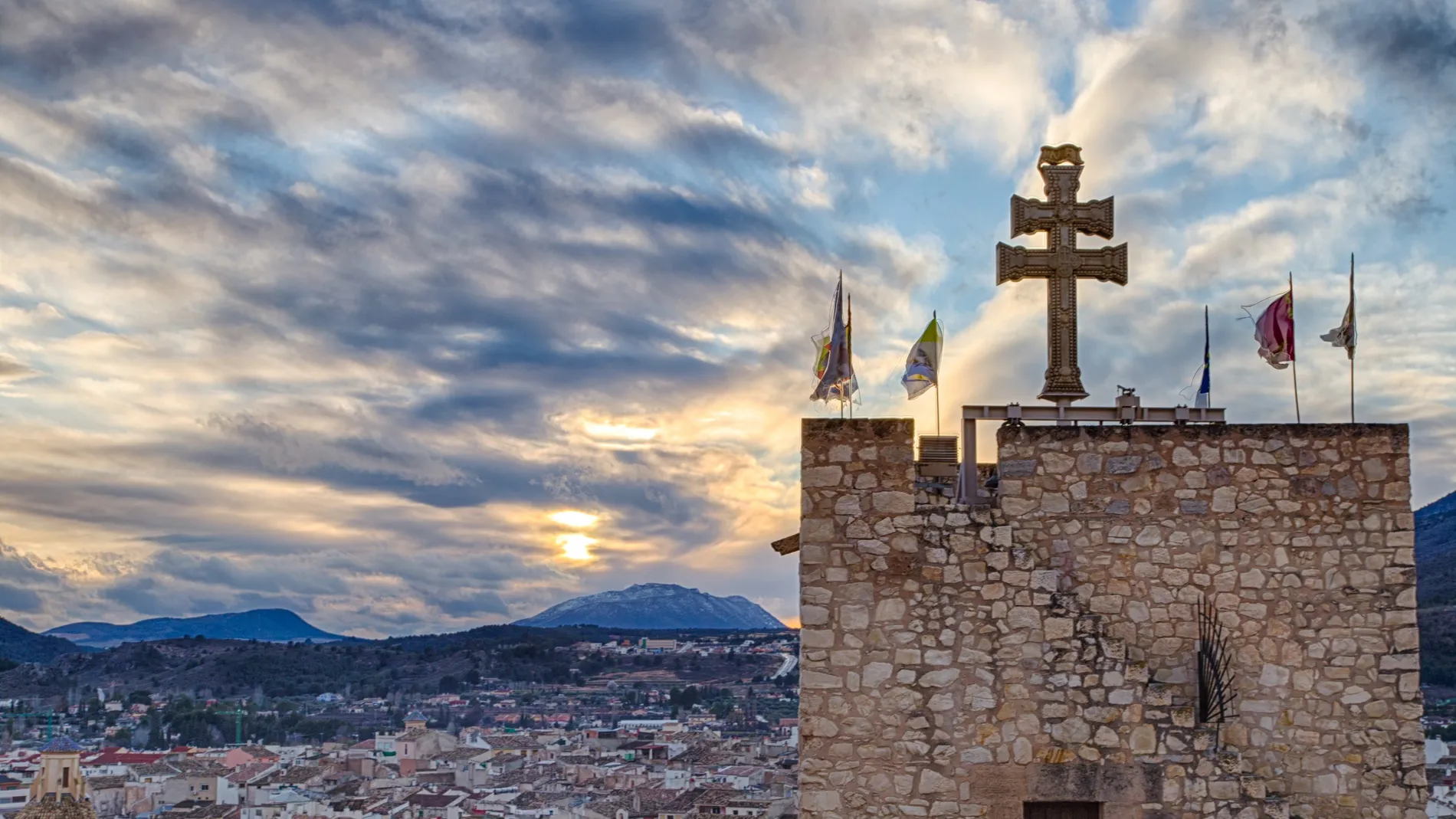 La Cruz de Caravaca, con su doble brazo, es uno de los símbolos religiosos más importantes del mundo