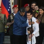 Nicolás Maduro recibe en el palacio presidencial a Alex Saab, tras su liberación en EE.UU.