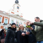 MADRID.-La Puerta del Sol tendrá un aforo de 15.000 personas para las campanadas y durante el día 30 para celebrar las preúvas