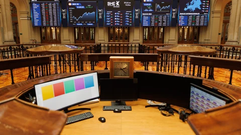 Economía/Bolsa.- El Ibex 35 abre casi plano (-0,02%) y mantiene los 10.100 puntos tras conocerse el PIB de España