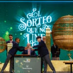 Los niños de San Ildefonso vuelven un año más a repartir 2.500 millones de euros en el sorteo extraordinario de Navidad de la Lotería Nacional
