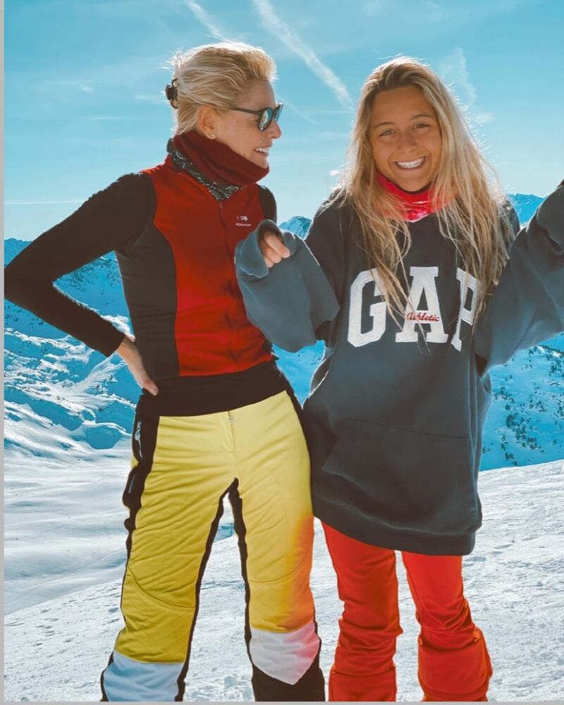 Belén Rueda y su hija Belén Écija esquiando