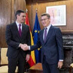 MADRID.-Sánchez y Feijóo acuerdan una reforma exprés del articulo 49 de la Constitución sin referéndum