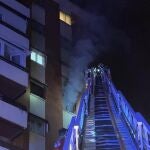 Quince intoxicados leves en un incendio en una vivienda en Fuencarral