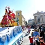 Papá Noel recorre Murcia con un desfile de más de 30 carrozas y elementos de gran formato