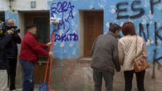 EH Bildu exige limpiar una pintada a los hijos de un alcalde asesinado por ETA en Navarra
