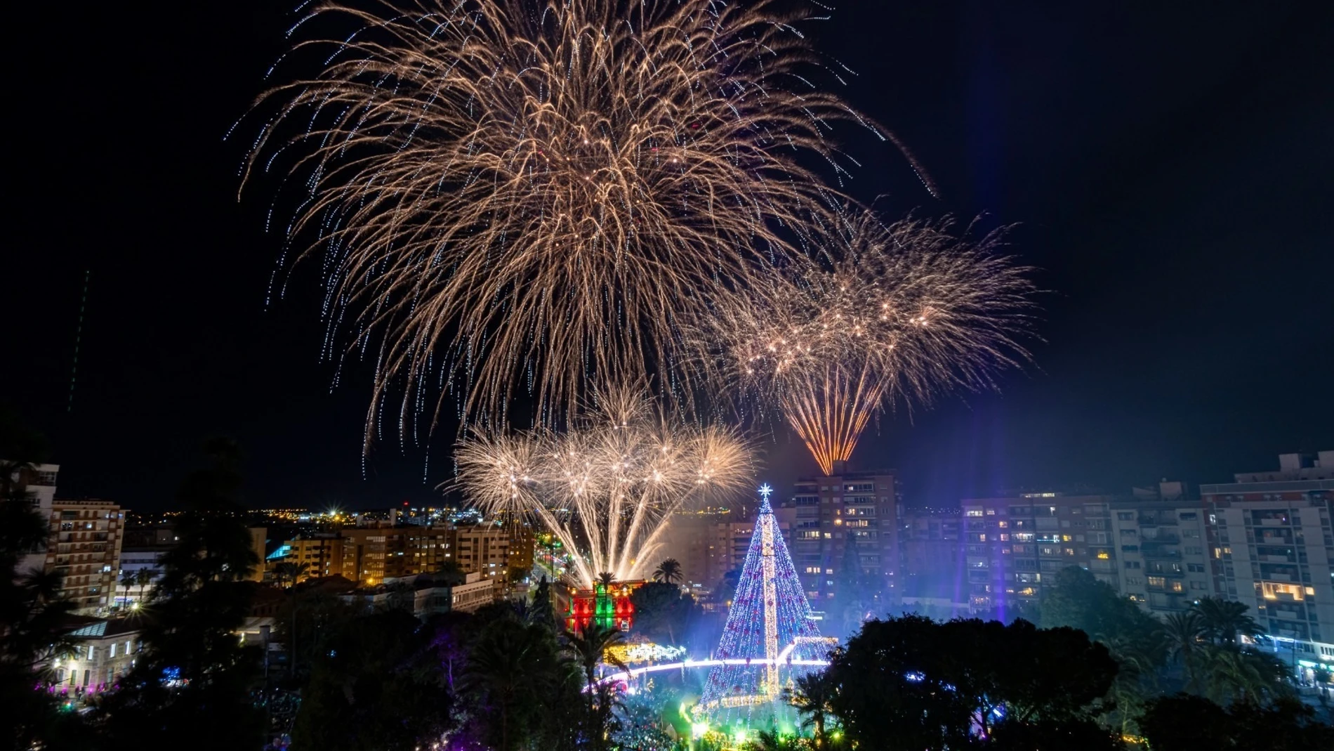 El espectáculo del encendido del Gran Árbol de Murcia se repetirá los días de Navidad y Año Nuevo