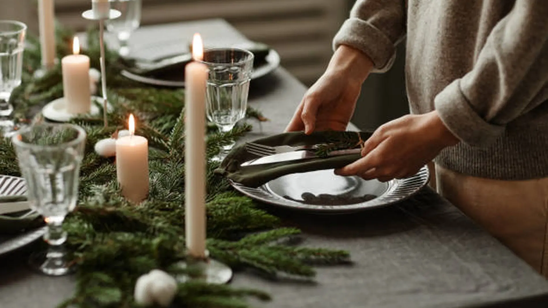 Mesa lista para la cena de Nochebuena