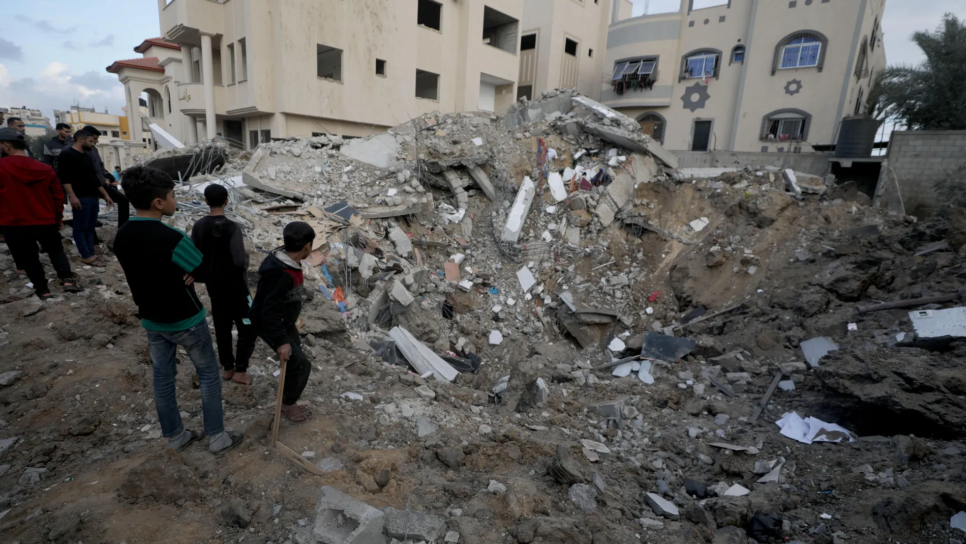 Edificios destruidos en el campo de refugiados de Al Nusairat, al sur de la Franja de Gaza