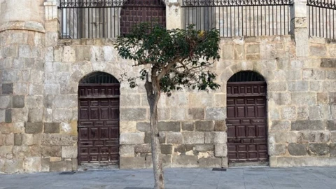 Entrada a los antiguos refugios antiaéreos