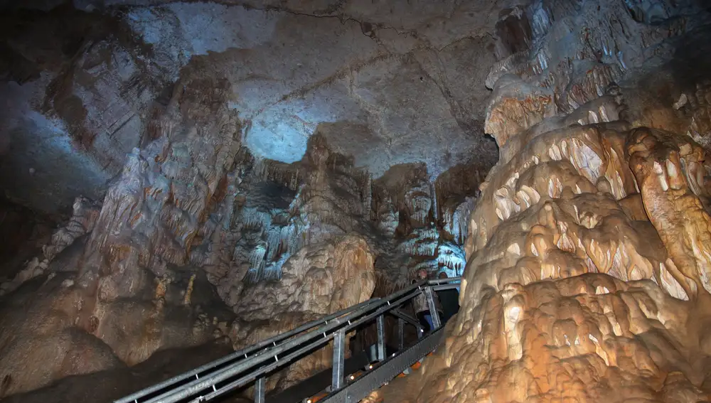 Interior de la cueva de los franceses en Revilla de Pomar