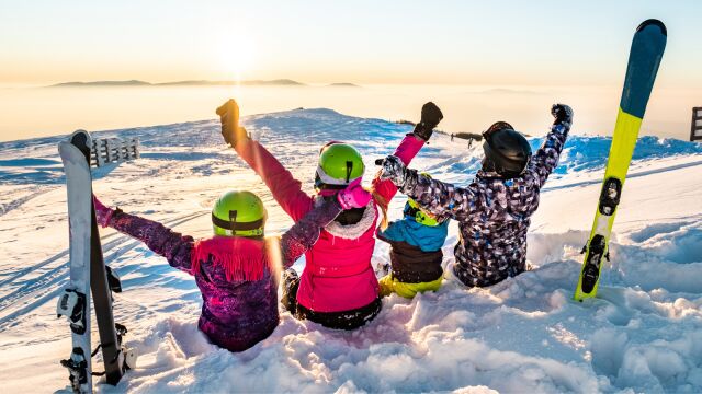 Esquiar en familia: Descubre la escapada perfecta para disfrutar con los más pequeños