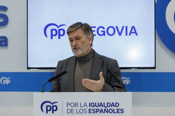 Francisco Vázquez afea que Sánchez “se pliegue a las exigencias de los independentistas”