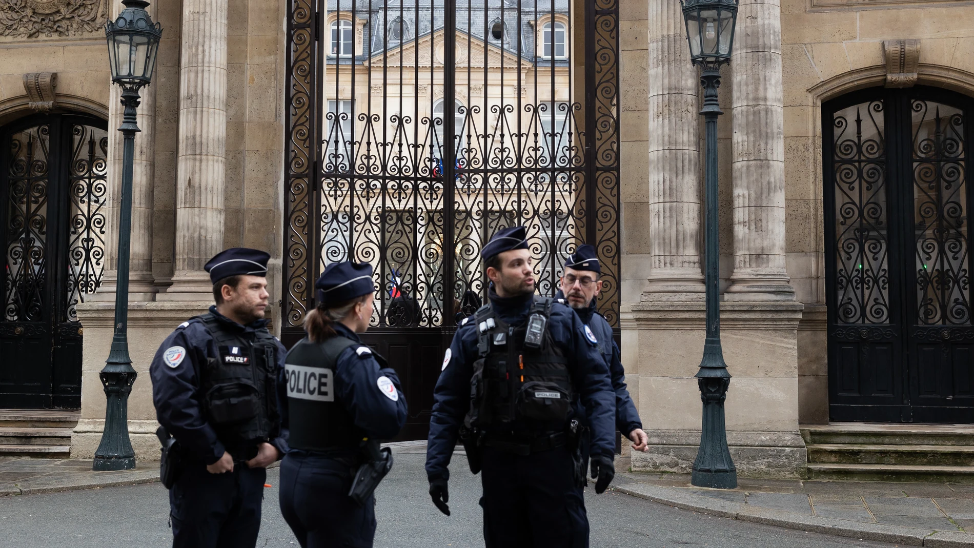 December 13, 2023, Paris, France, France: Police officers stand in front of the Elysee Palace. 13/12/2023