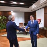Mañueco recibe en su despacho de Presidencia a Nicanor Sen