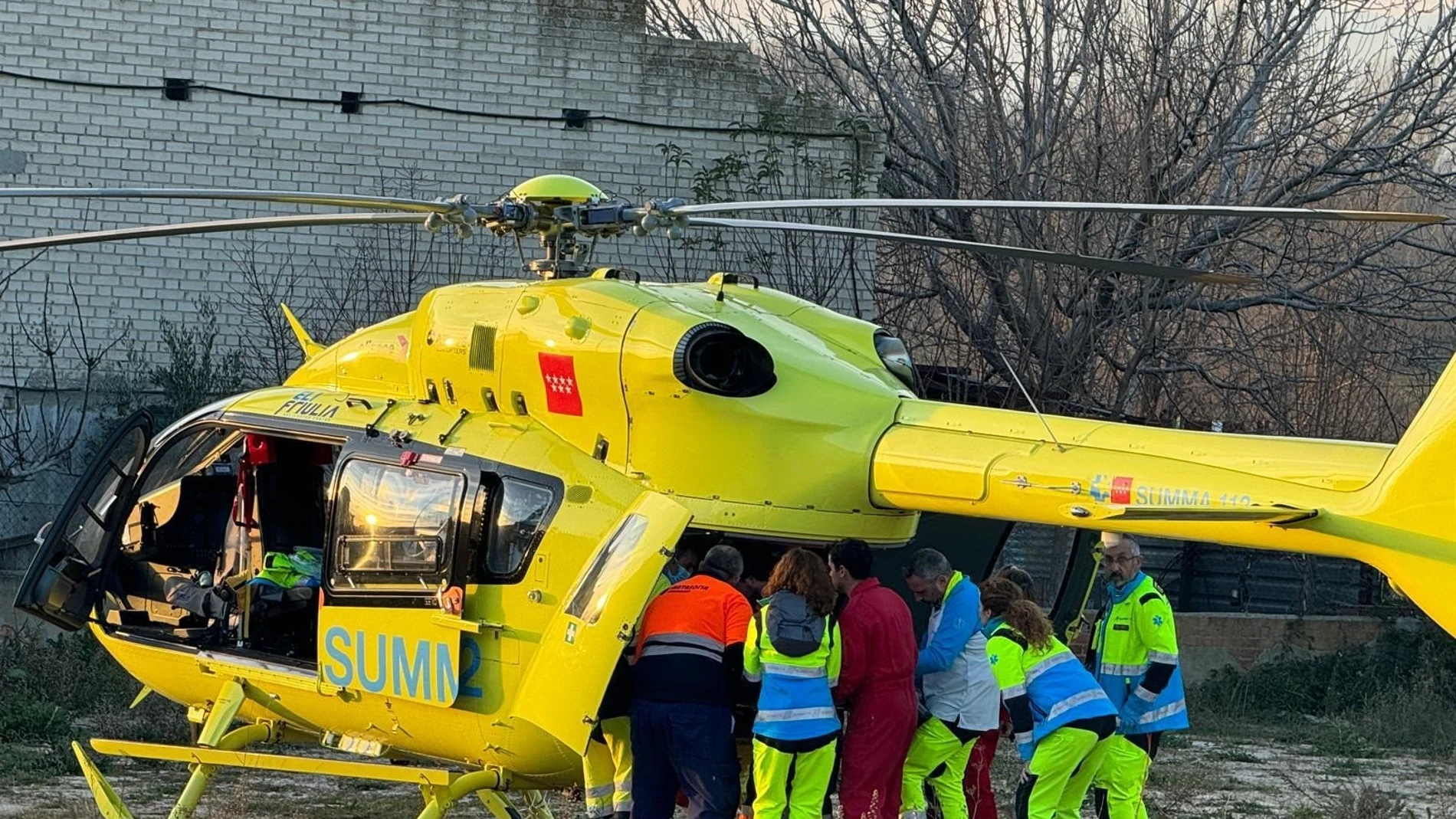 Herida grave una mujer al quedar atrapada entre su coche y un árbol en Paracuellos EMERGENCIAS COMUNIDAD DE MADRID 27/12/2023