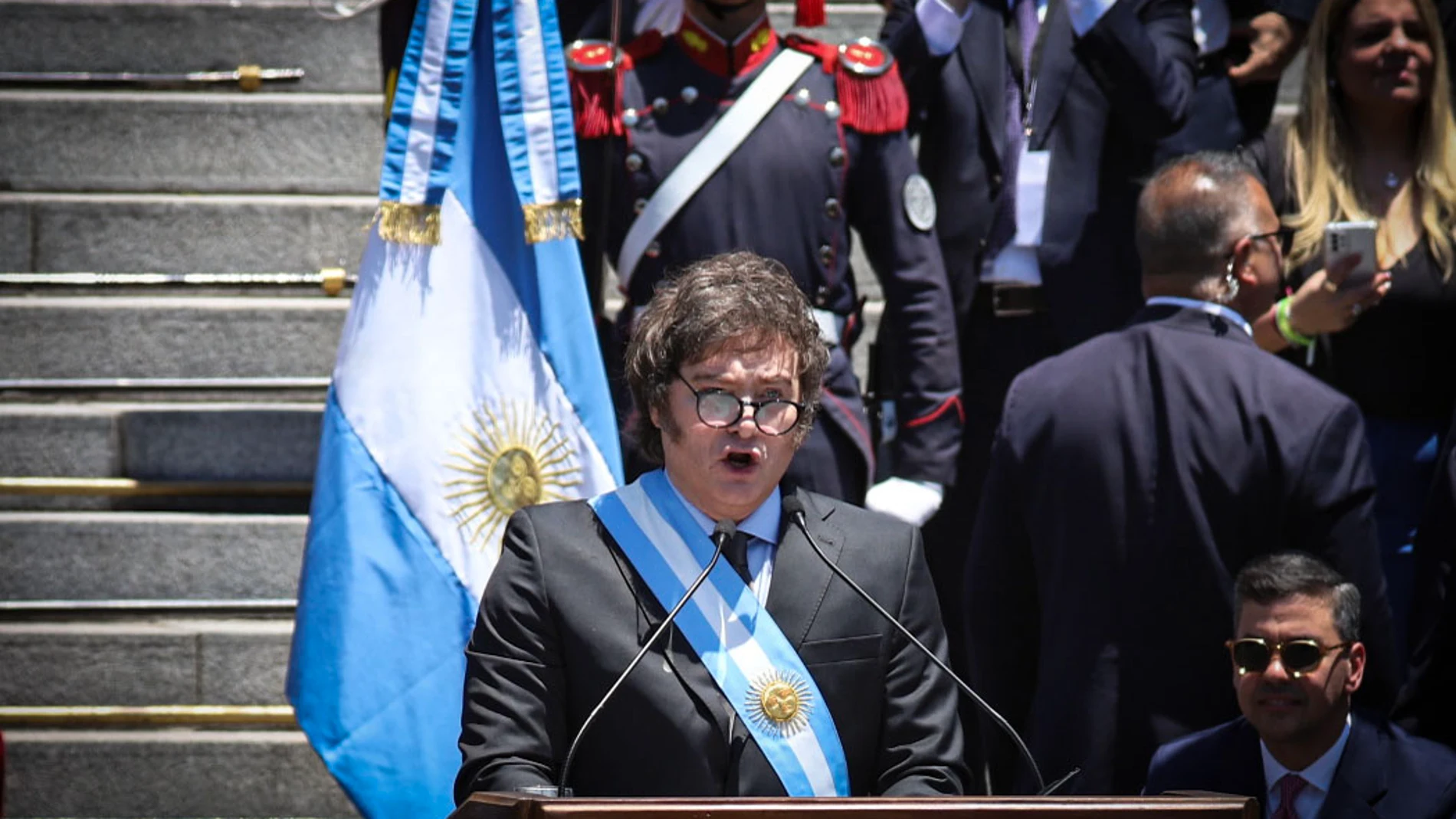 Argentina.- Milei creará una tasa para pagar la deuda de 14.460 millones de Argentina por la nacionalización de YPF