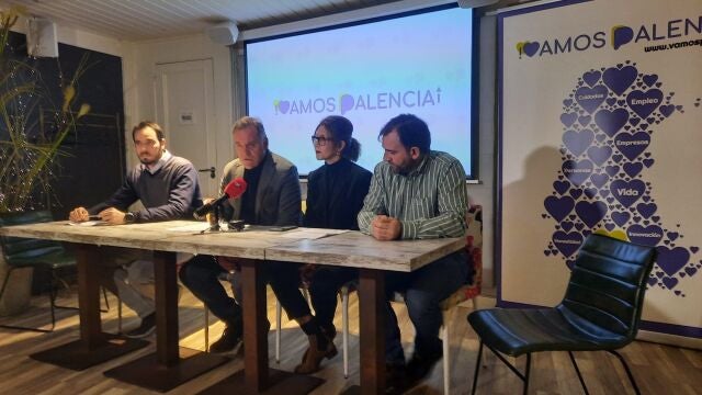 Dirigentes de Vamos Palencia durante el balance realizado hace una semana