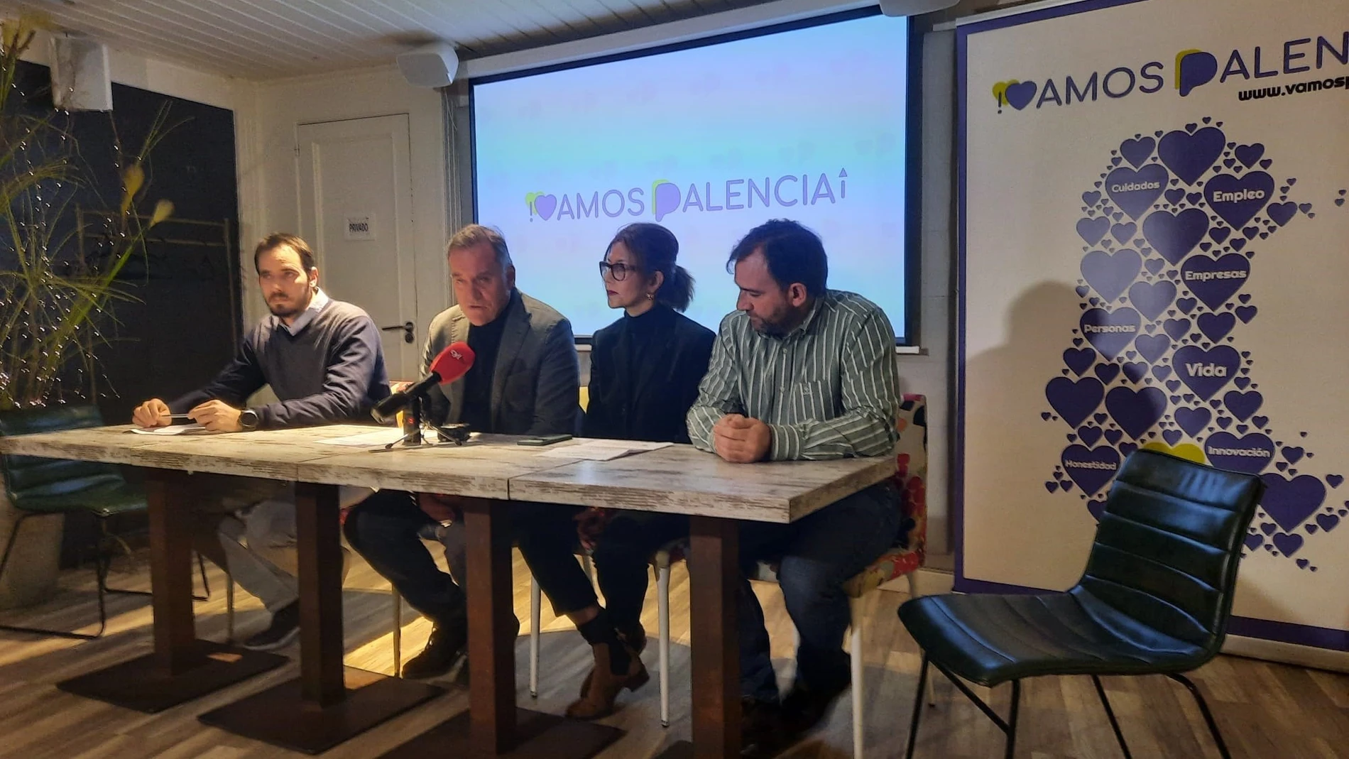Dirigentes de Vamos Palencia durante el balance realizado hace una semana