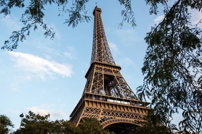 Huelga del personal de la Torre Eiffel en el centenario de la muerte del creador