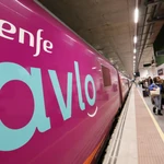 Renfe se adelanta a las rebajas de enero con una campaña de "Superprecios" para viajar en AVE, Avlo o Alvia