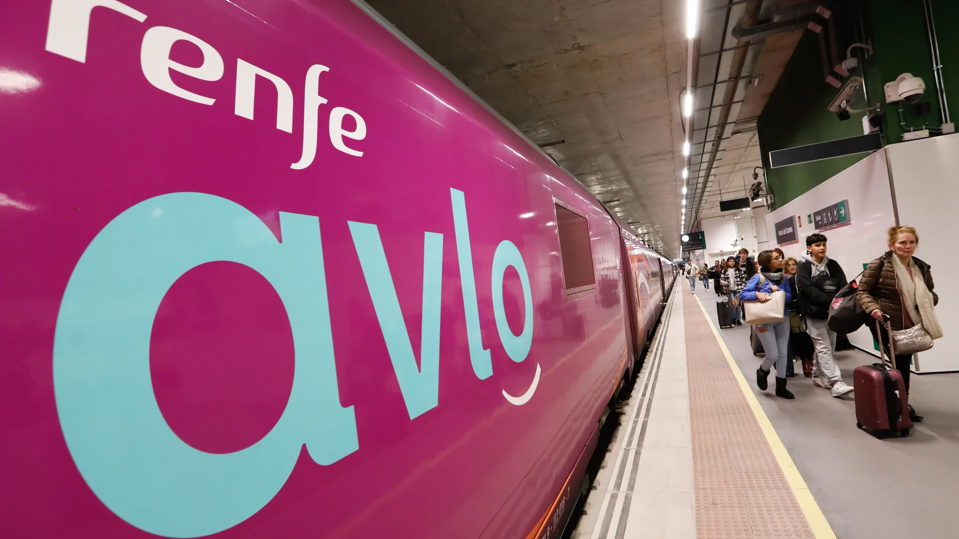 Avlo Renfe estrena los nuevos trenes low cost Avlo entre Asturias y Madrid ...