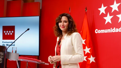 Isabel Díaz Ayuso con jeans pitillo.