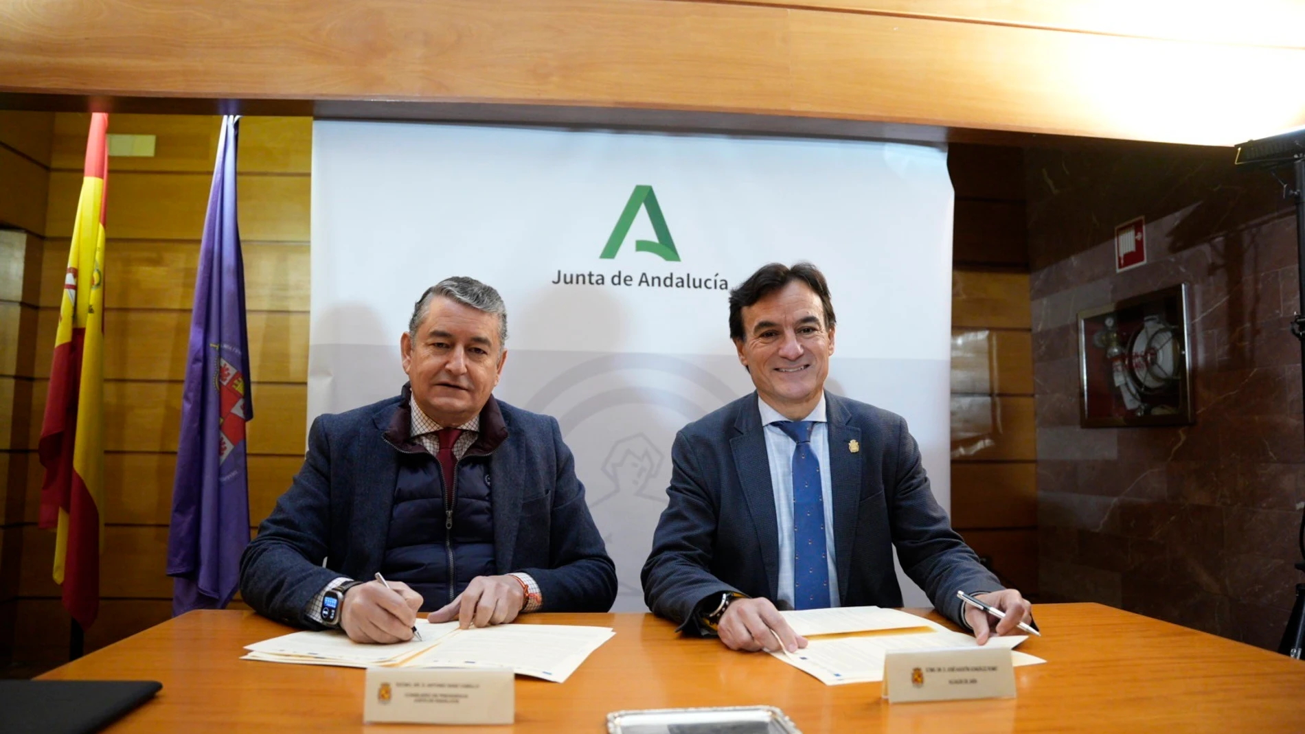 Sanz y González firman el acuerdo para crear el Distrito Tecnológico Digital El Banco