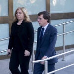 Martínez-Almeida se acogerá "aproximadamente" en dos semanas a su baja por paternidad, y lo hará "con la confianza absoluta", porque al frente de la alcaldía se quedará la vicealcaldesa, Inma Sanz