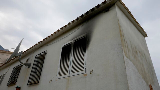 Hallan muertas a dos personas en una vivienda quemada por dentro en Dénia (Alicante)
