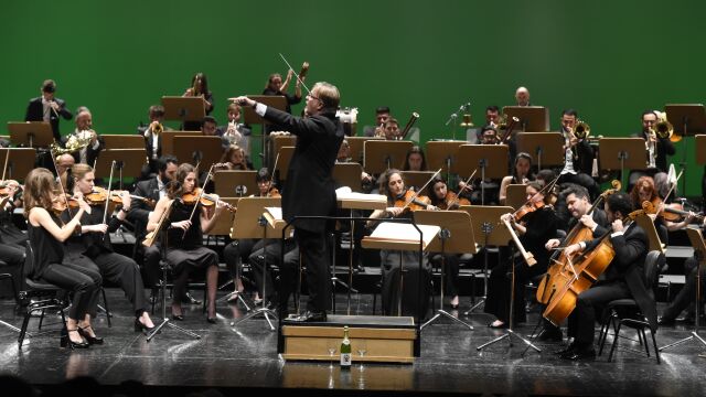 La Orquesta Sinfónica de España, bajo la dirección de Kynan Johns, en el concierto de Año Nuevo de 2023